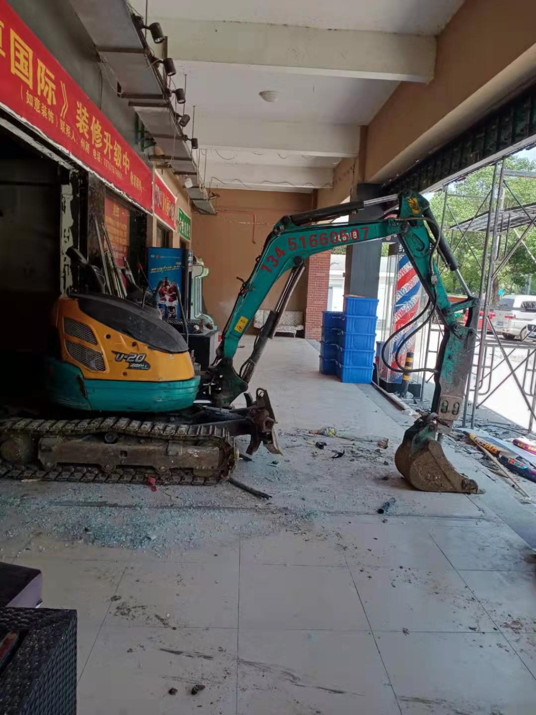 橡膠履帶對(duì)于微型小挖機(jī)施工當(dāng)中的作用及特點(diǎn)！(圖1)